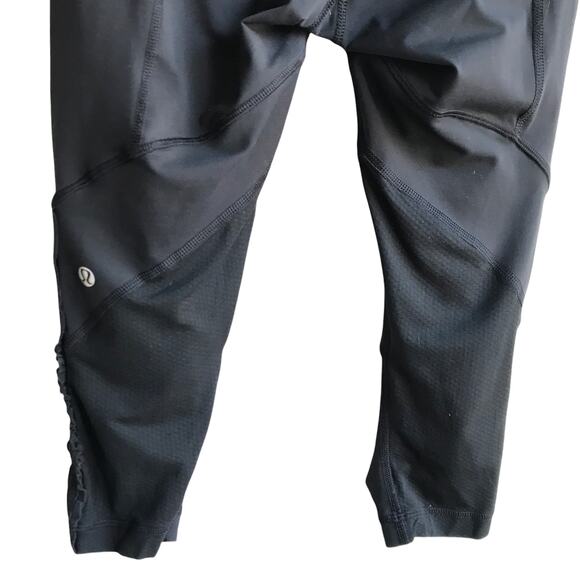 Lululemon Run Crops Leggings Size 4 Blue Wee Stripe Cropped Pants Gym Yoga - Picture 10 of 11